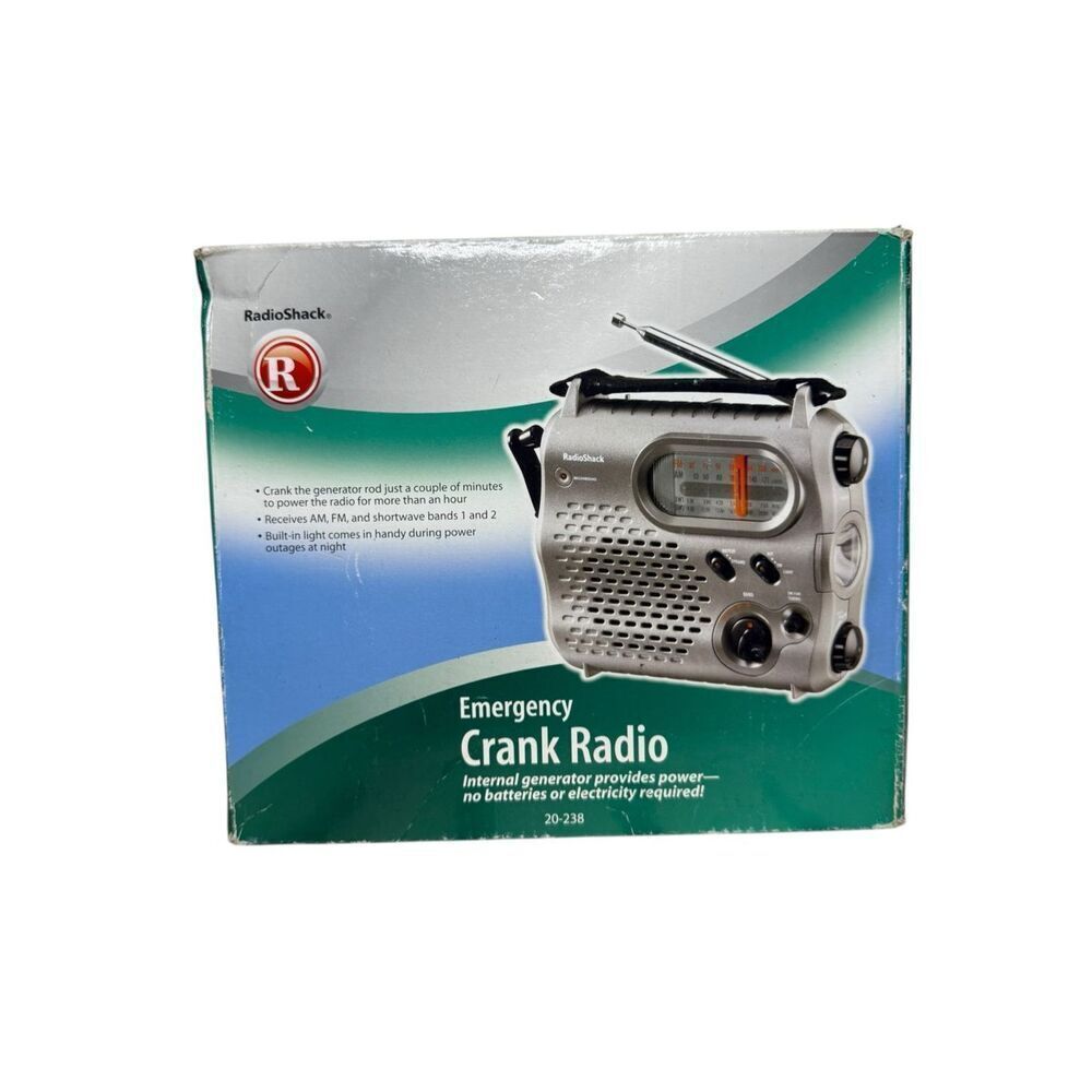 Radio Shack Emergency Crank Radio 20-238 AM/FM Flashlight Generator Powered NEW